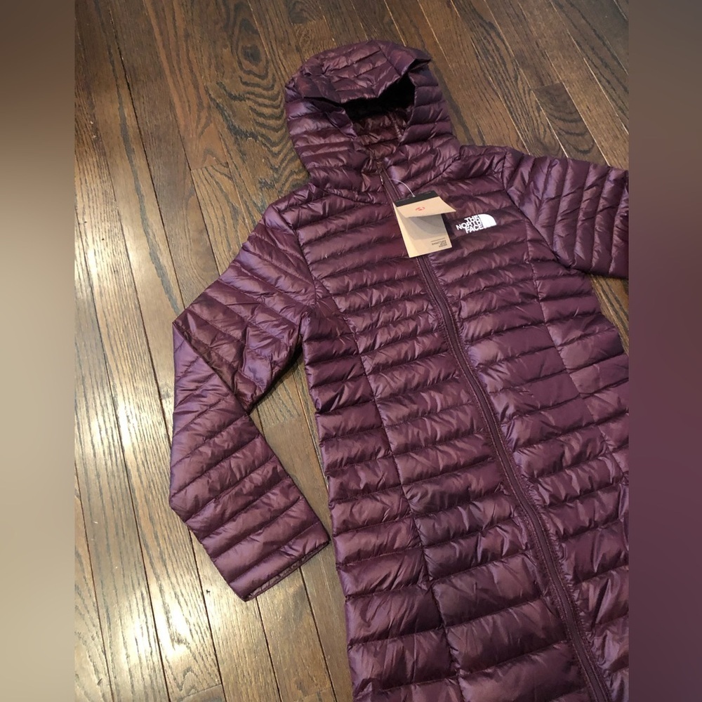 The North Face Girls L (12Y) Dark Merlot Lightweight Down Hooded Puffer Jacket - Picture 2 of 11
